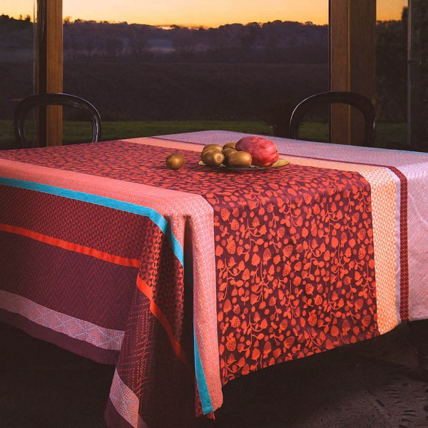 Tischdecke gewebt limitiert Walderdbeeren 170x170 cm