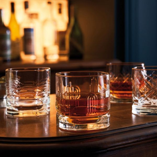 Whiskey Set Dandy mit vier verschiedenen Gläsern