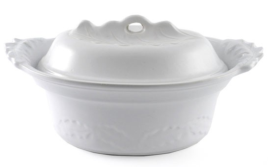 Terrine mit Eichenlaub 30 cm, Keramik emailliert weiß