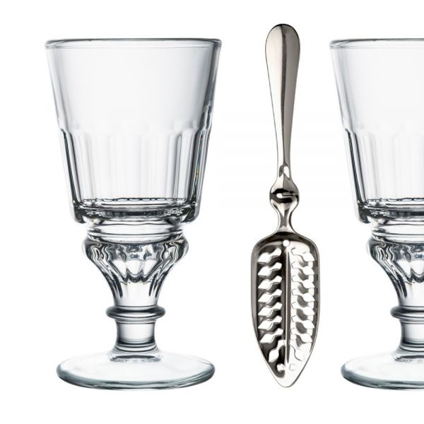 Absinth Set mit zwei Gläsern, einem Löffel und Rezeptheft