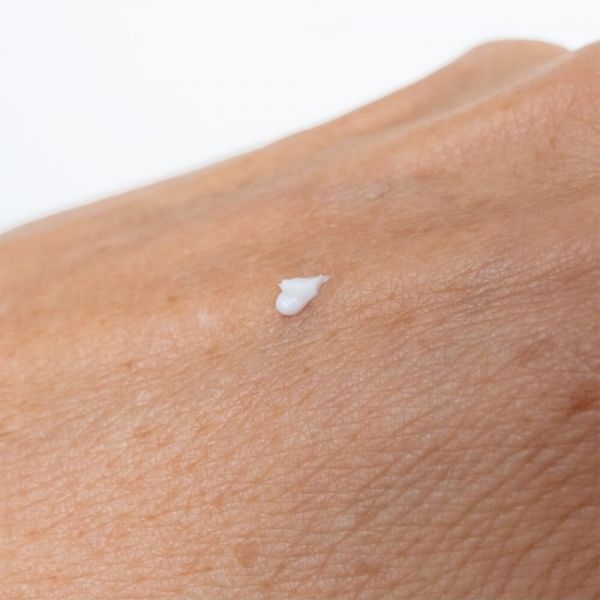 GUAM Seatherapy gegen dunkle Hautflecken für Gesicht, Hals, Dekolleté und Hände 30ml